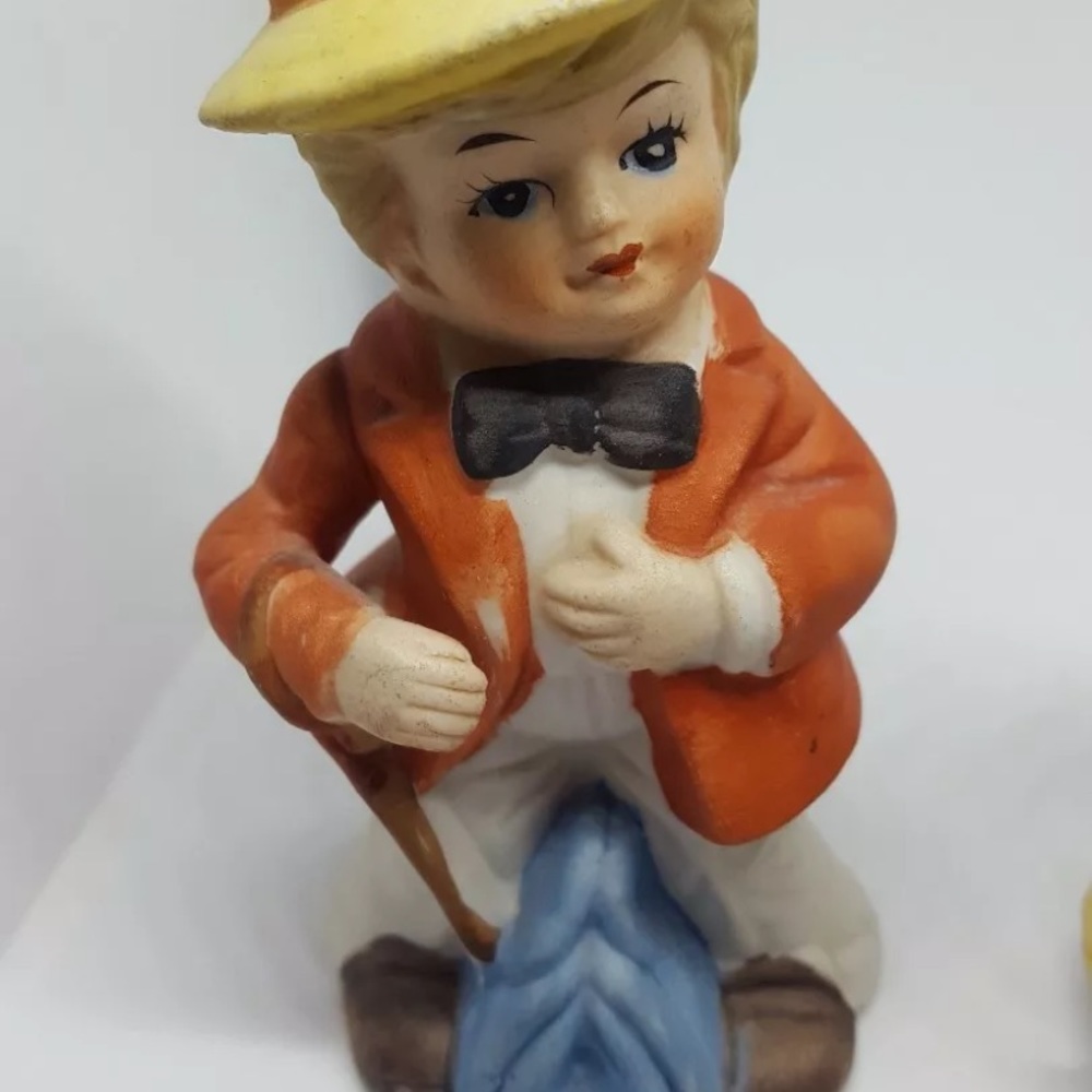 PAIR OF CERAMIC FIGURINES BOY AND GIRL 1 chipped - Picture 6 of 13